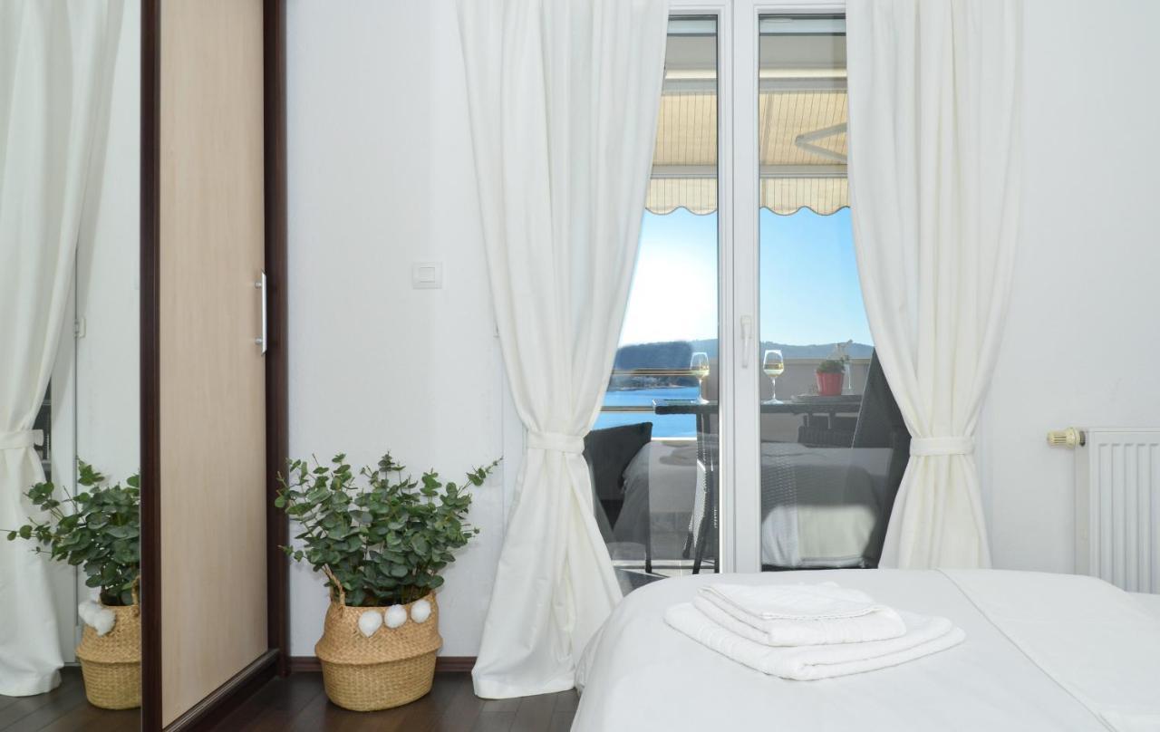 Copacabana Beach Apartments โตรกีร์ ภายนอก รูปภาพ