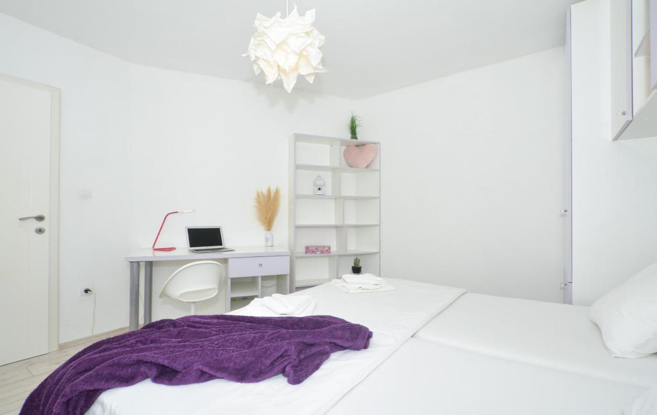 Copacabana Beach Apartments โตรกีร์ ภายนอก รูปภาพ