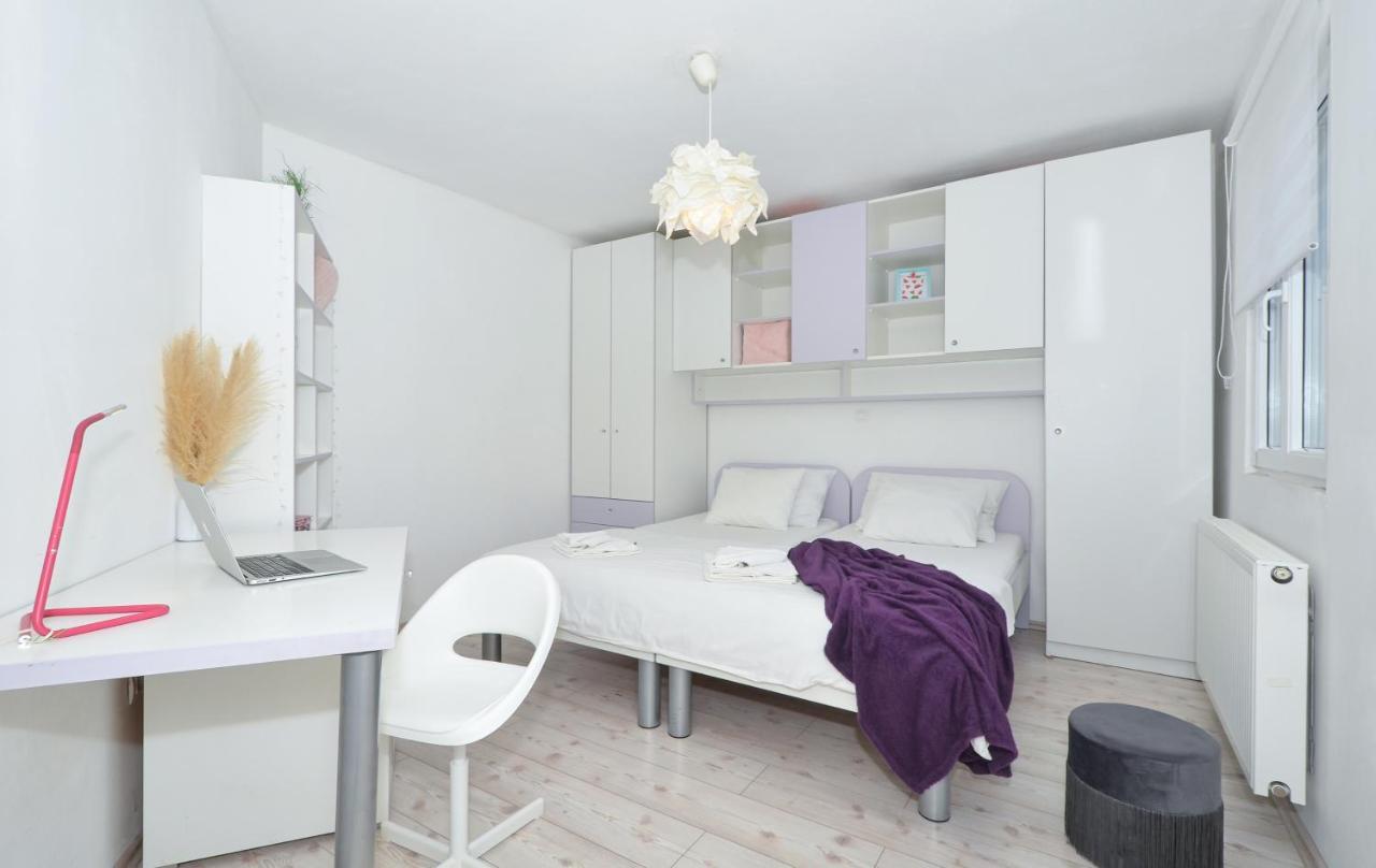 Copacabana Beach Apartments โตรกีร์ ภายนอก รูปภาพ