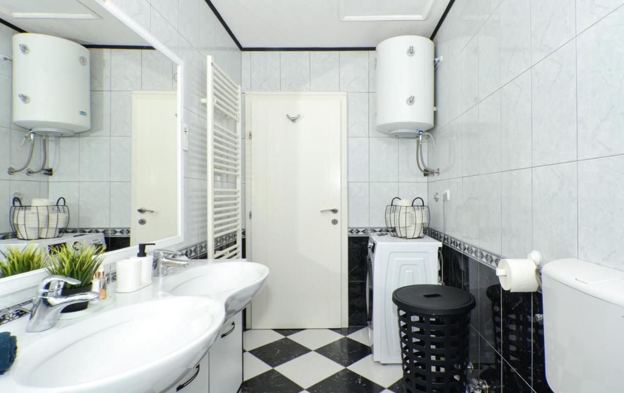 Copacabana Beach Apartments โตรกีร์ ภายนอก รูปภาพ