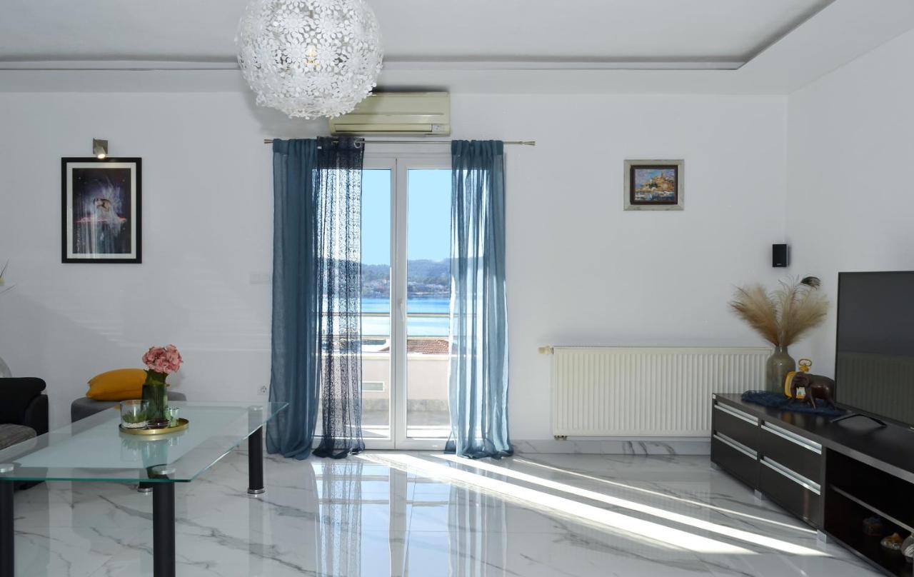 Copacabana Beach Apartments โตรกีร์ ภายนอก รูปภาพ
