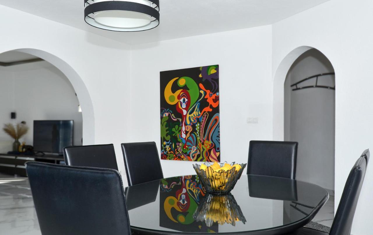 Copacabana Beach Apartments โตรกีร์ ภายนอก รูปภาพ