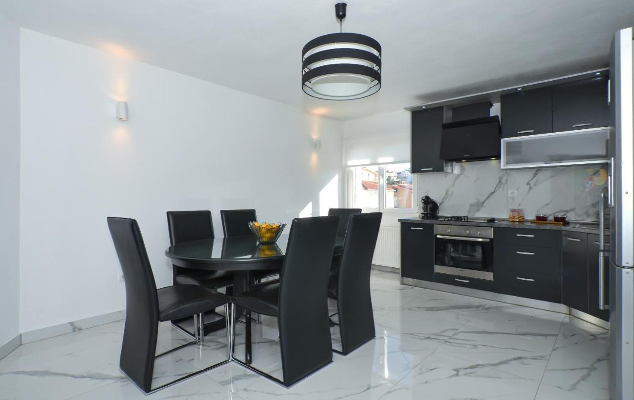 Copacabana Beach Apartments โตรกีร์ ภายนอก รูปภาพ