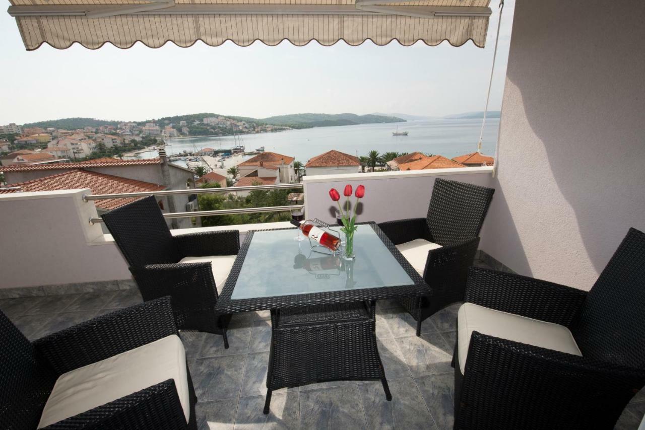 Copacabana Beach Apartments โตรกีร์ ภายนอก รูปภาพ